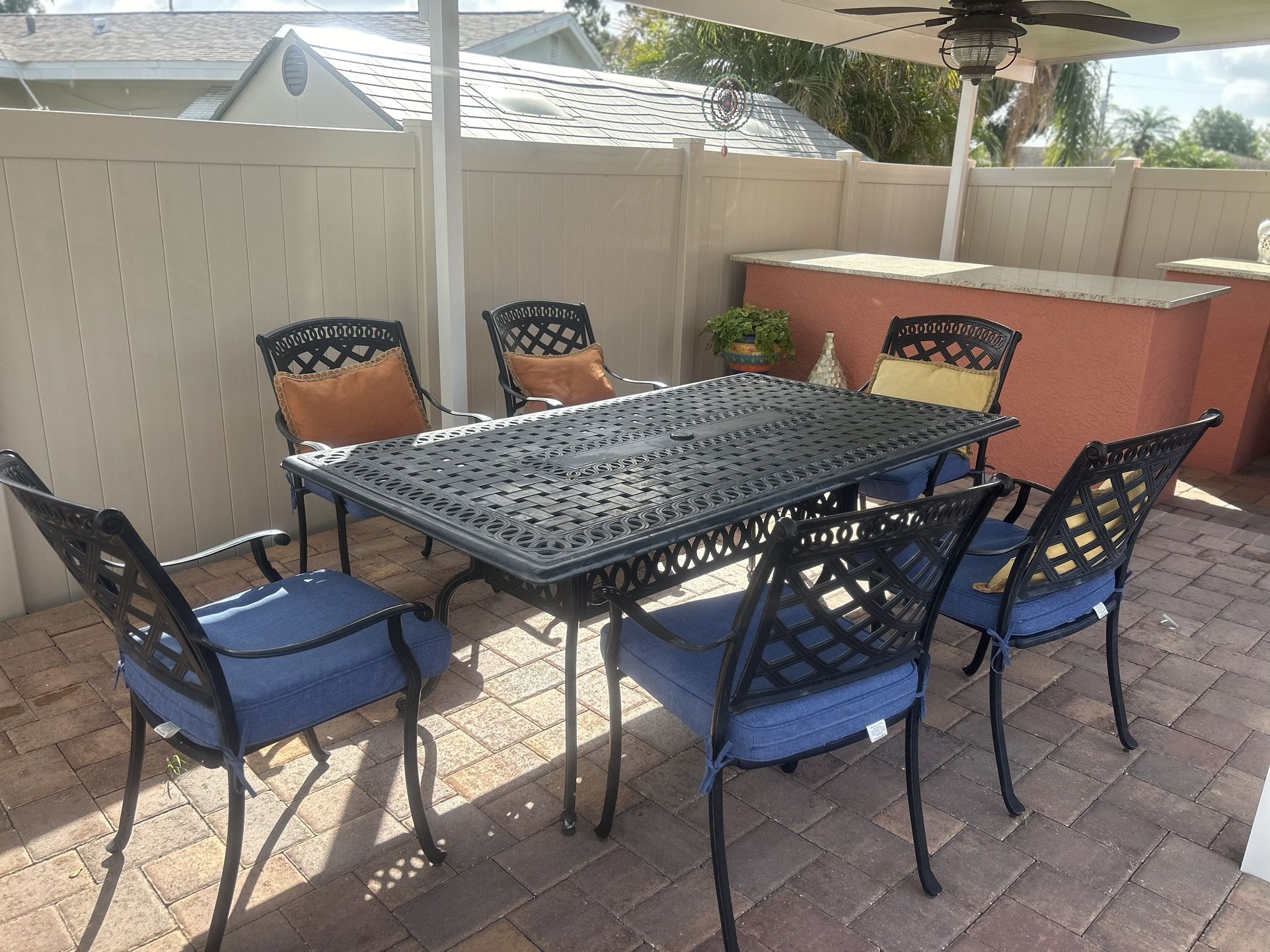 Cast Aluminum Table With 6 Chairs