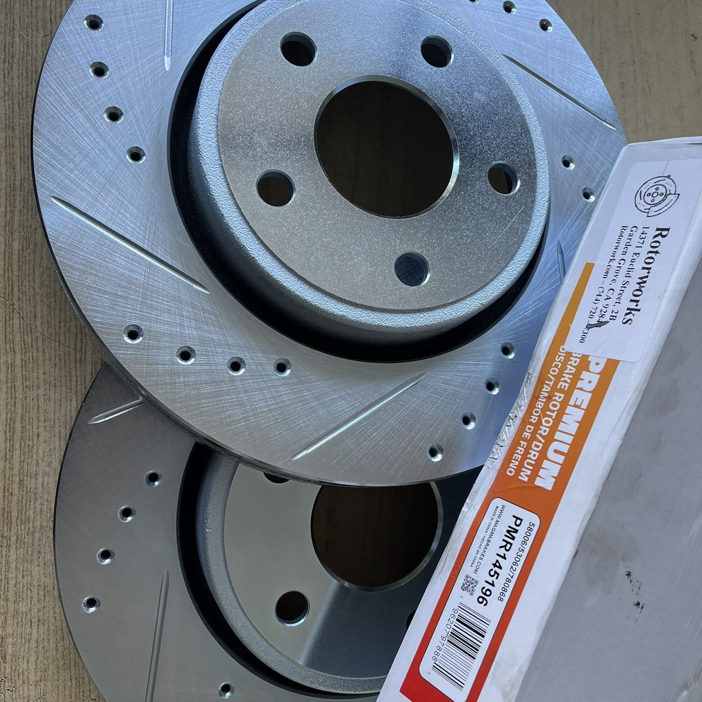 Jeep  Grand Cherokee 11-20 Durango Front Drill Slot Rotors Ceramic Brake Pads