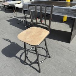 Robinson Swivel Counter Height Barstool Excellent Condition 