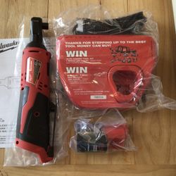 Milwaukee M12 Ratchet 3/8” With Battery And Charger.  Brand NEW.  NUEVO.