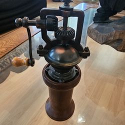 Antique Style Pepper Grinder  