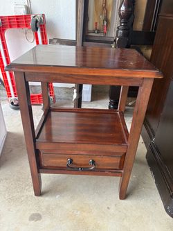 Shaker wooden side table