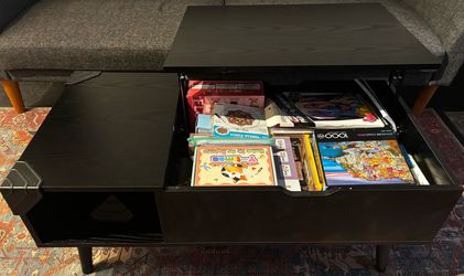 Lift top coffee table