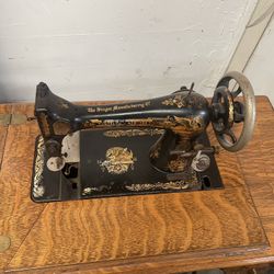 The Singer Vintage Sewing Machine 
