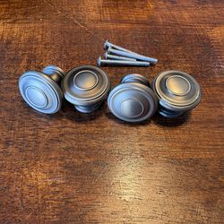 Cabinet knobs