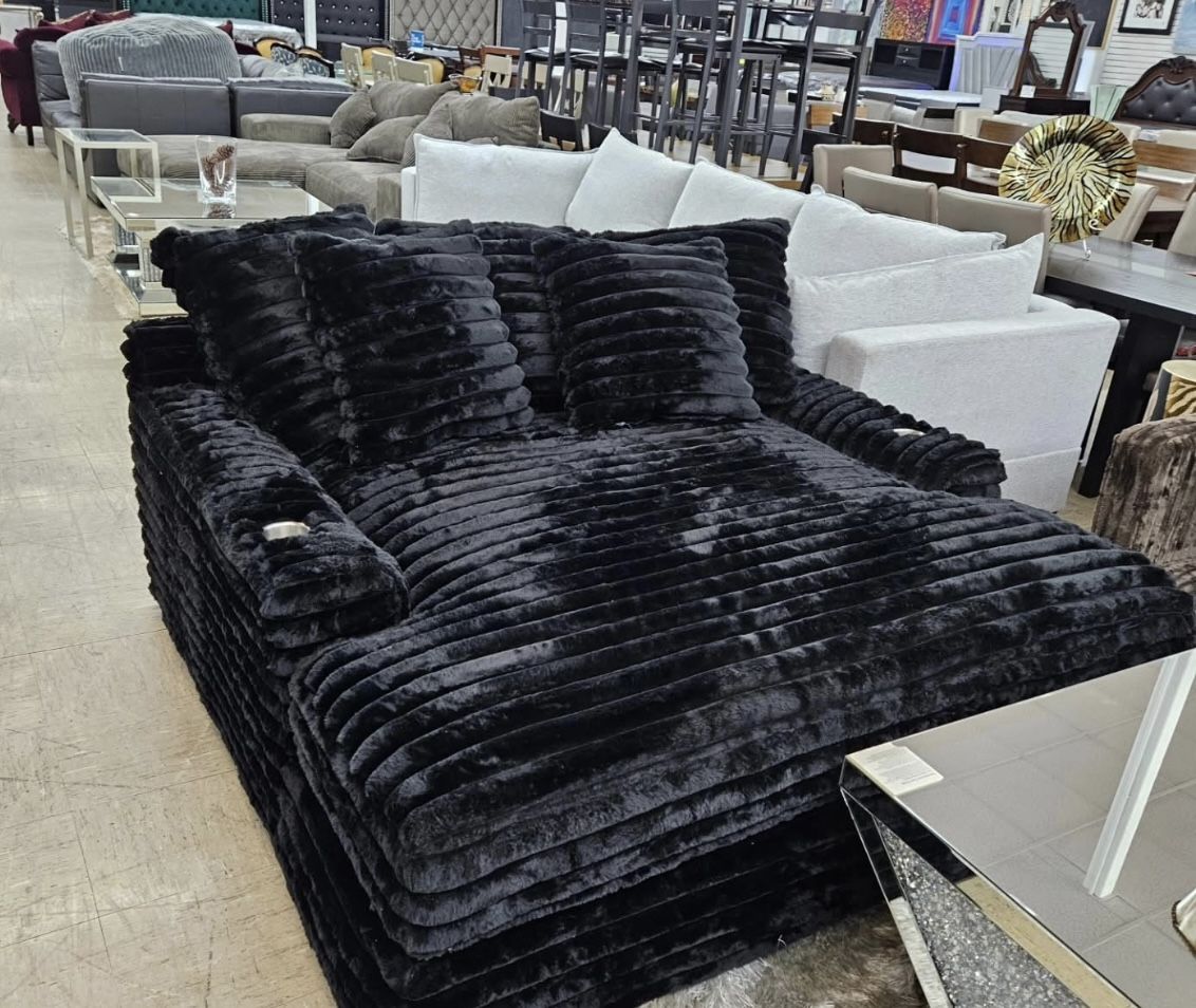 Brand New Cloud Couch. With Pillows