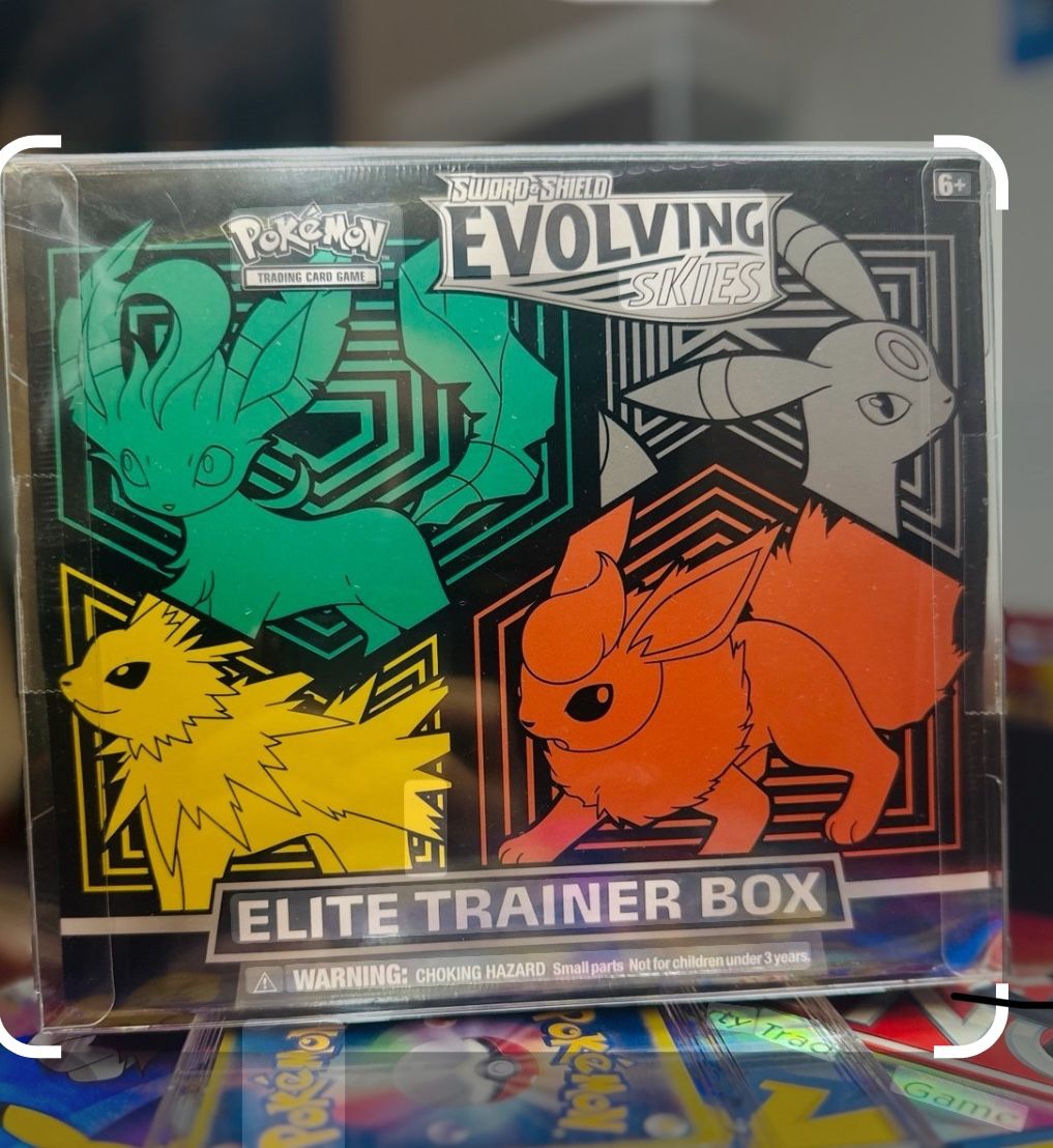 Evolving Skies Elite Trainer Box