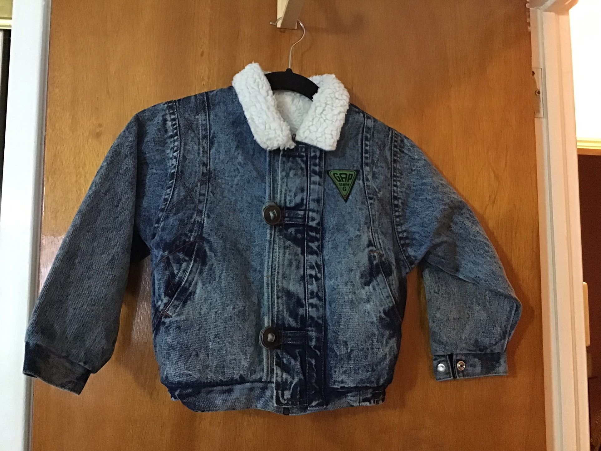 BLUE DENIM SHERPA JACKET.   KIDS GAP SIZE 4.  PRE-OWNED IN VERY GOOD CONDITION.