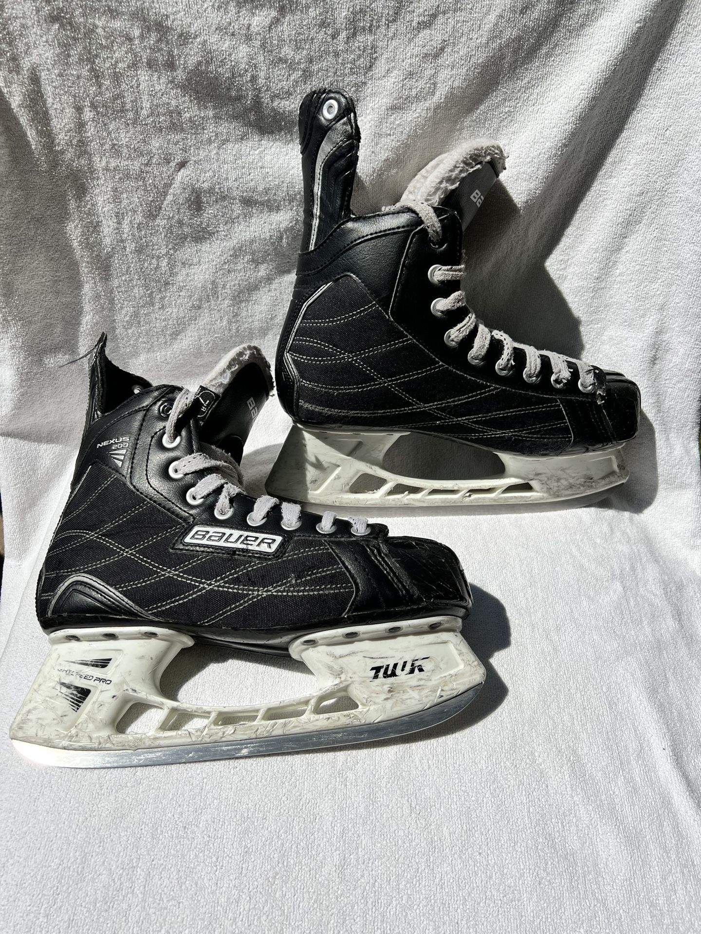Bauer Nexus 200 Hockey Skates Size 7R
