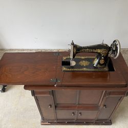🧵 Antique 1910 Singer Sewing Machine with Ornate Wooden Cabinet (Model 66)