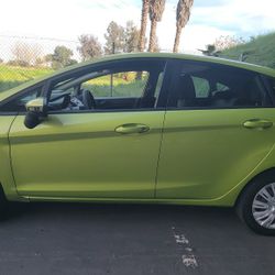 2013 Ford Fiesta Se 125k.