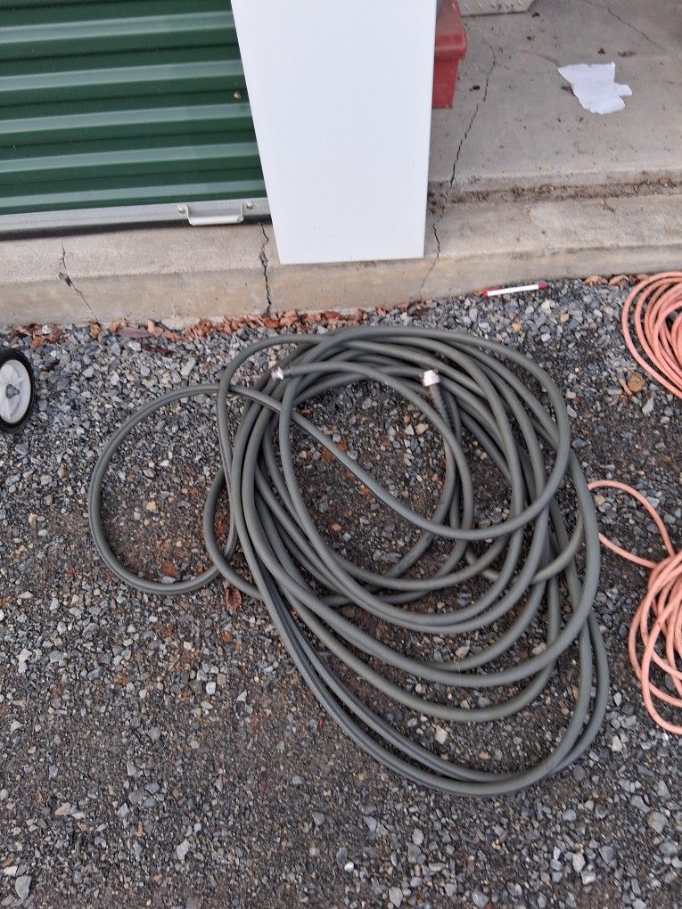 brand new 100 Foot heavy duty water hose