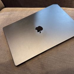 MacBook Pro M4 Max 48gb