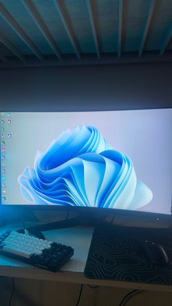 Asus monitor 31.5 inches with monitor arm