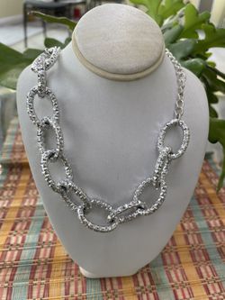 White Metal Link Necklace