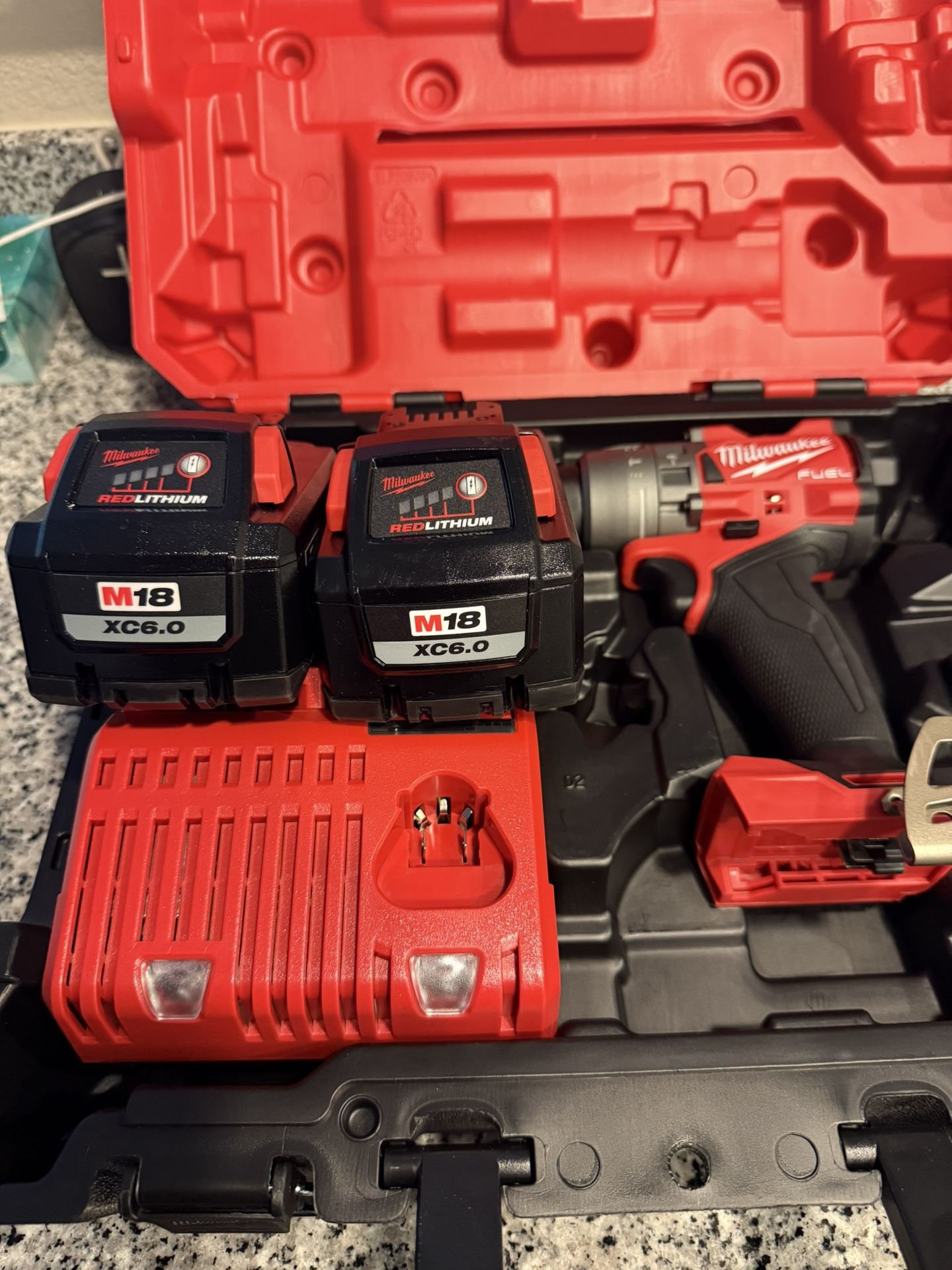 MILWAUKEE M18 METAL CIRCULAR SAW & HAMMER DRILL DRIVER KIT