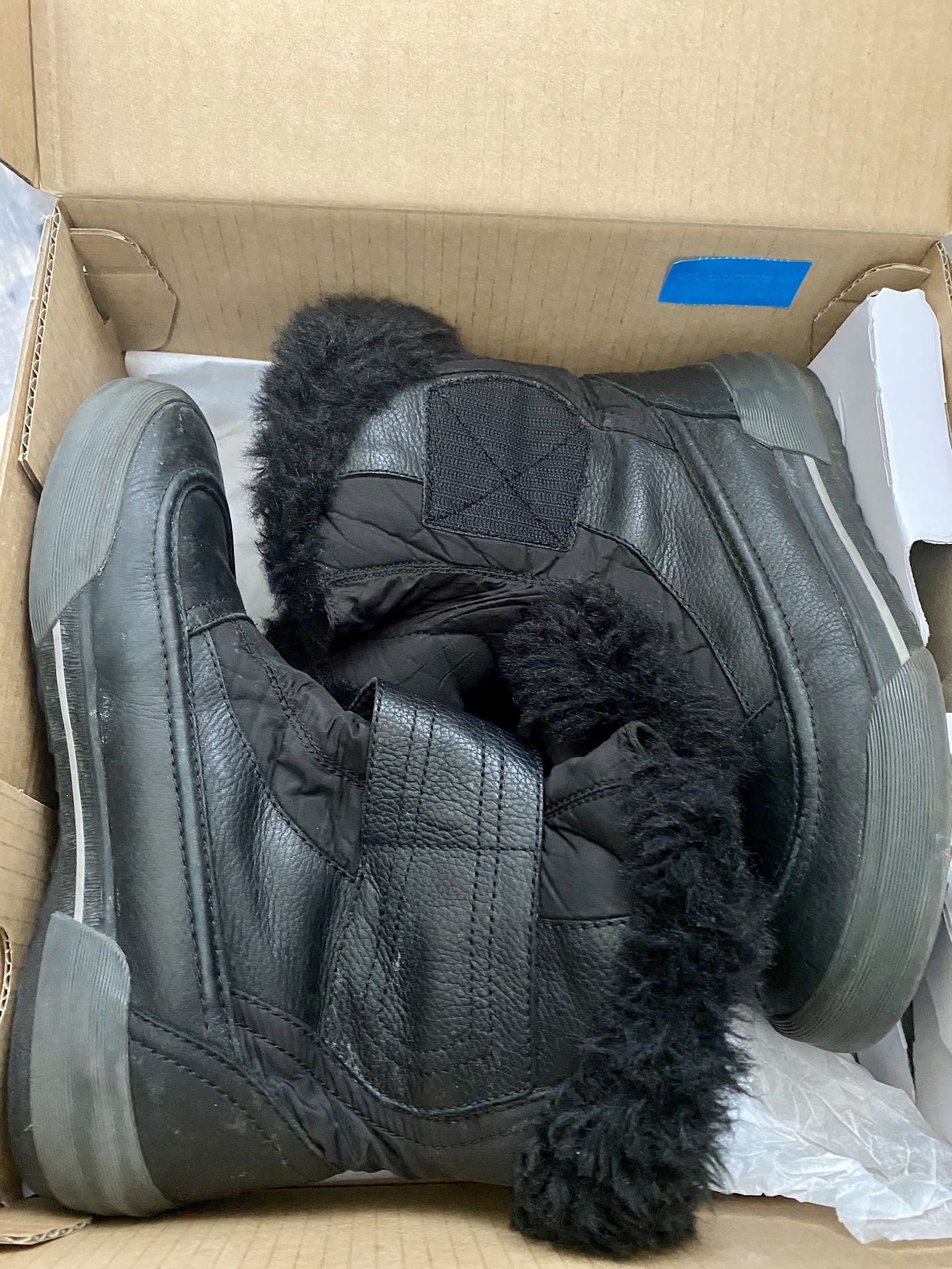 Women’s Snow Boots Size:7 (Clark Brand )