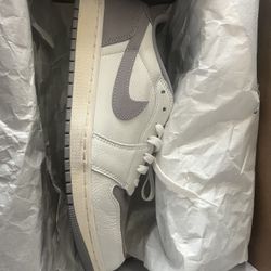 Jordan 1 OG Low  Atmosphere Grey Size 11