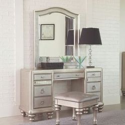 Brand New 3 PC Metallic Platinum Vanity Set