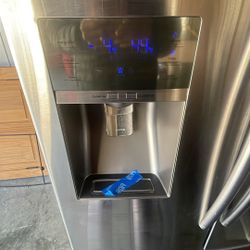 Samsung Double Door Refrigerator w/ Ice maker