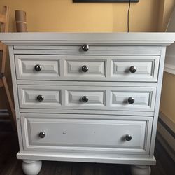 FS: Dresser/Bedside table