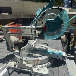 Cordless 10” Makita With Two Batteries And Charger 