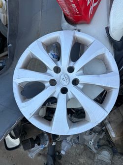 Corolla hubcap (1)