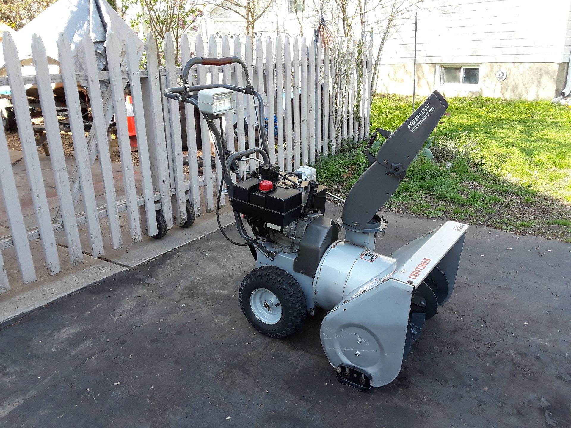 Craftsman 8/26 8hp 318cc Tecumseh 26” Snowblower, excellent condition.