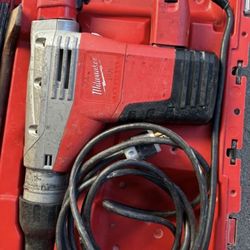 Milwaukee Jackhammer Con 2 Puntas Calado $295