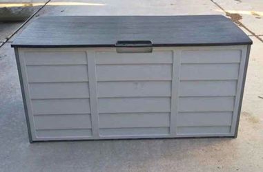 Outdoor storage container