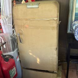 Antique Vintage 1(contact info removed)S General Motors Built Frigidaire Refrigerator