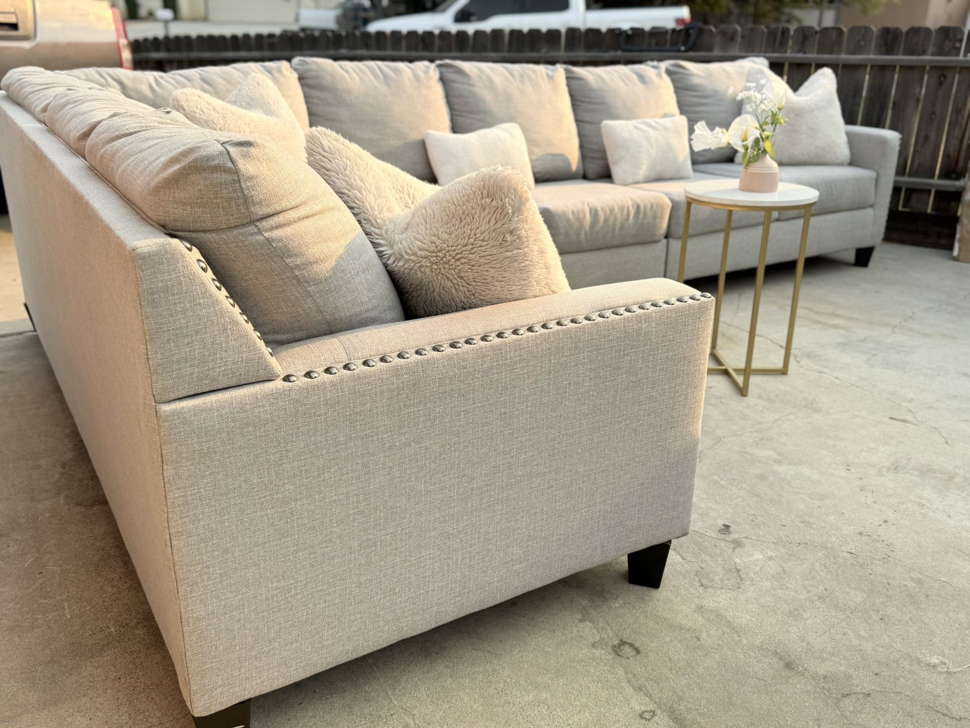 ✨ Elegant Ashley Furniture Sectional Couch – Modern Comfort & Style! ✨ 🚚DELIVERY AVAILABLE🚚