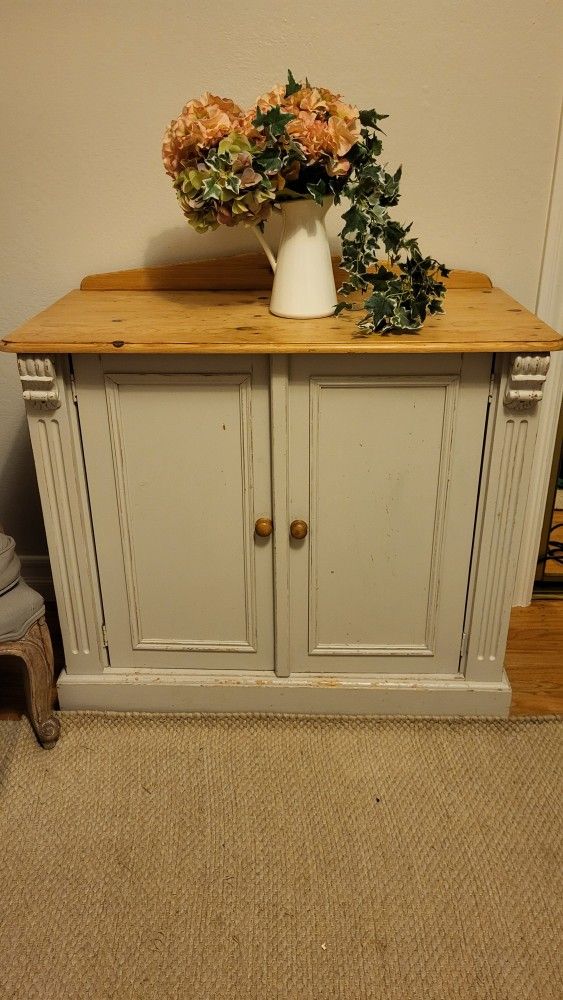 French Style Wood Sideboard/Dresser/ with shelves