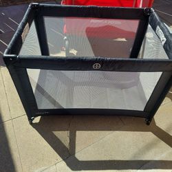 PORTABLE PLAYPEN 