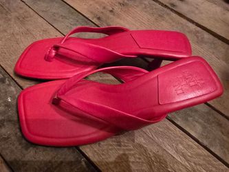 Ladies Gianni bini red sandals flip flops sz 7-7.5