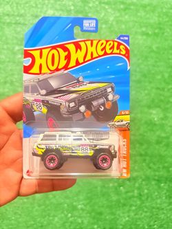 Hot wheels mainline / Zamac jeep $8 for pick up