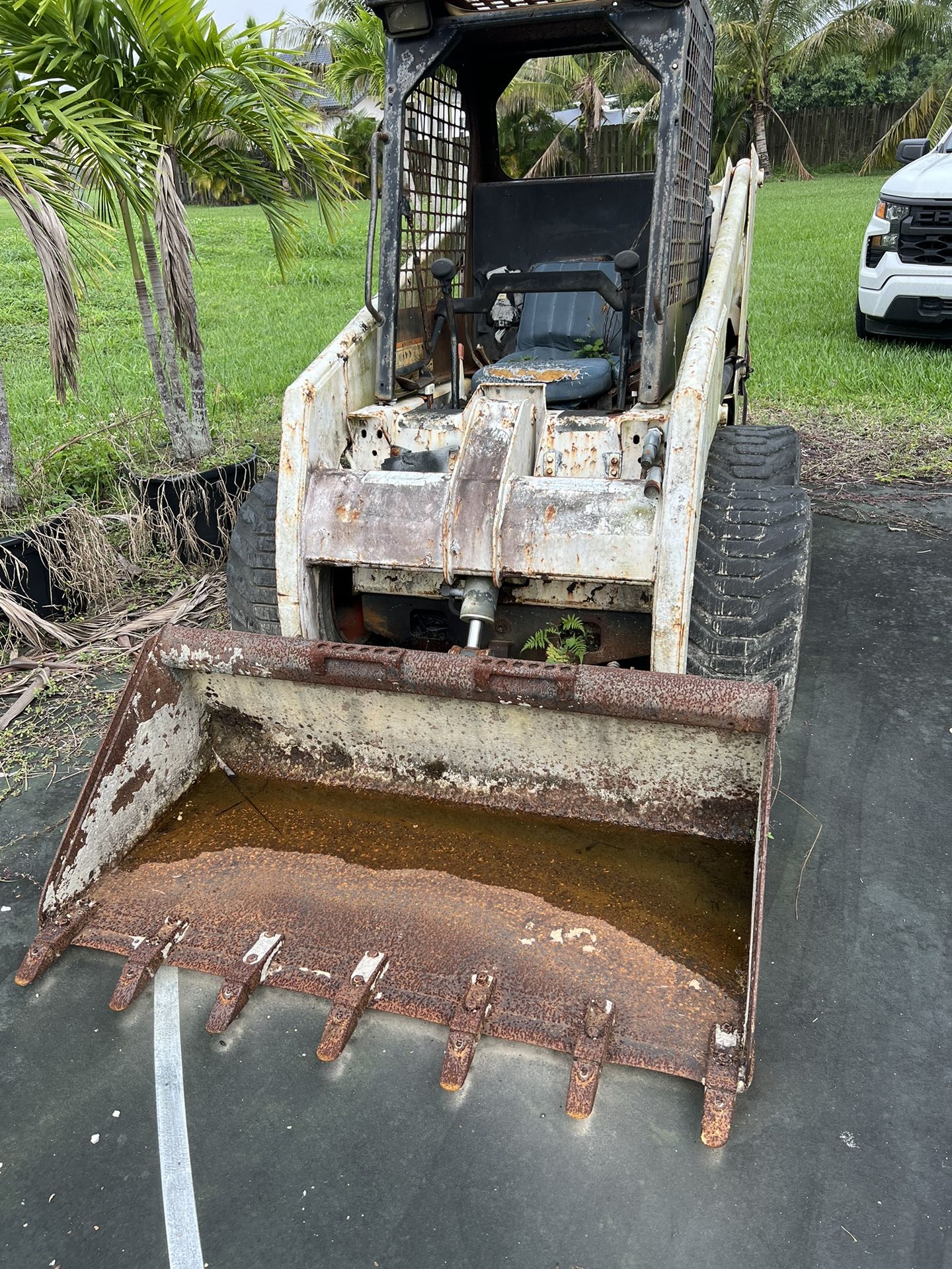 Bobcat Includes 2 Attachments Forklift  And 7 Ft Teeth Blade Shovel 