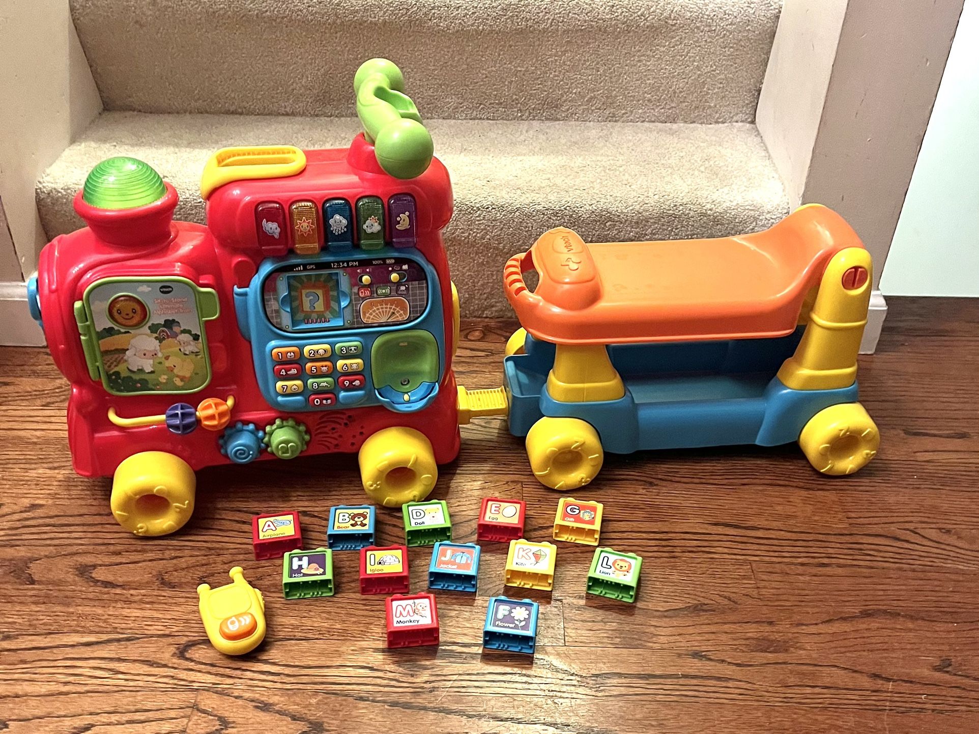 VTECH Alphabet Train With Double Sided Letter Blocks