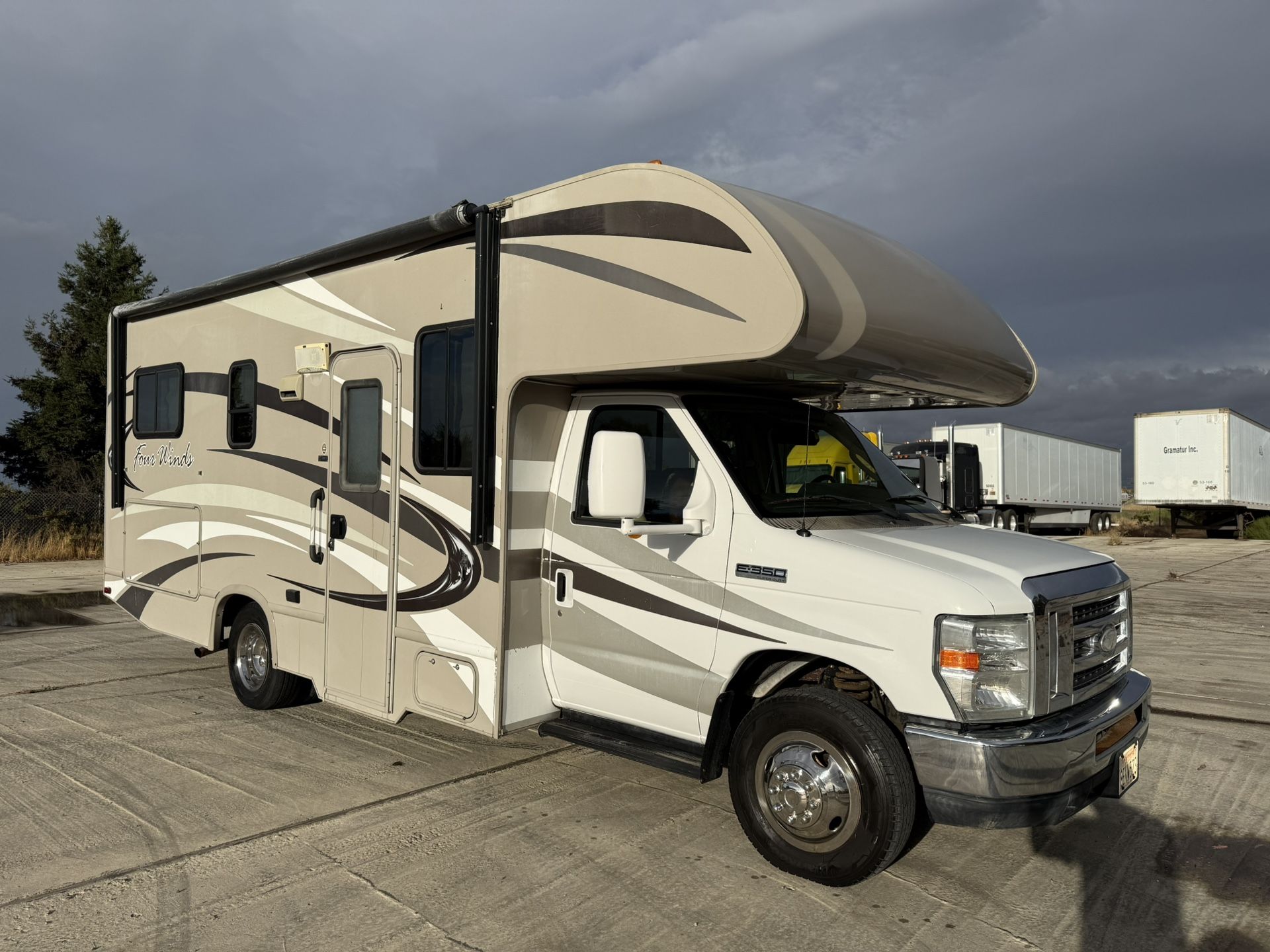 2015 Ford E-350 Four Winds by Thor 24’ * Driveway Suitable *