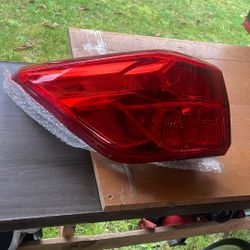nissan patfinther 17-19 taillight left