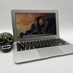 Apple MacBook Air (Screen 11"inches  2015 A1465 Intel Core i7 2.2GHz 8GB RAM 256GB SSD Silver)