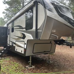 2020 Keystone Laredo, 5th Wheel