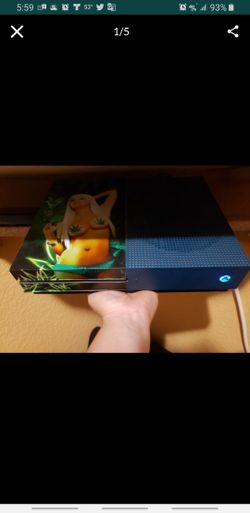 XBOX ONE S. (4 CONTROLLERS) (GUITAR) 5games