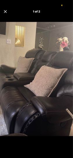 Like-New Rooms To Go 2-Piece Sofa Set