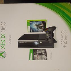 Xbox 360 250 gb black +2 digital copy games +extra games
