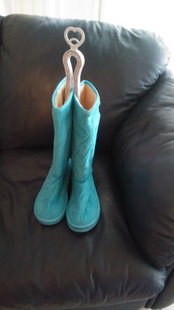Blue. Suede boots