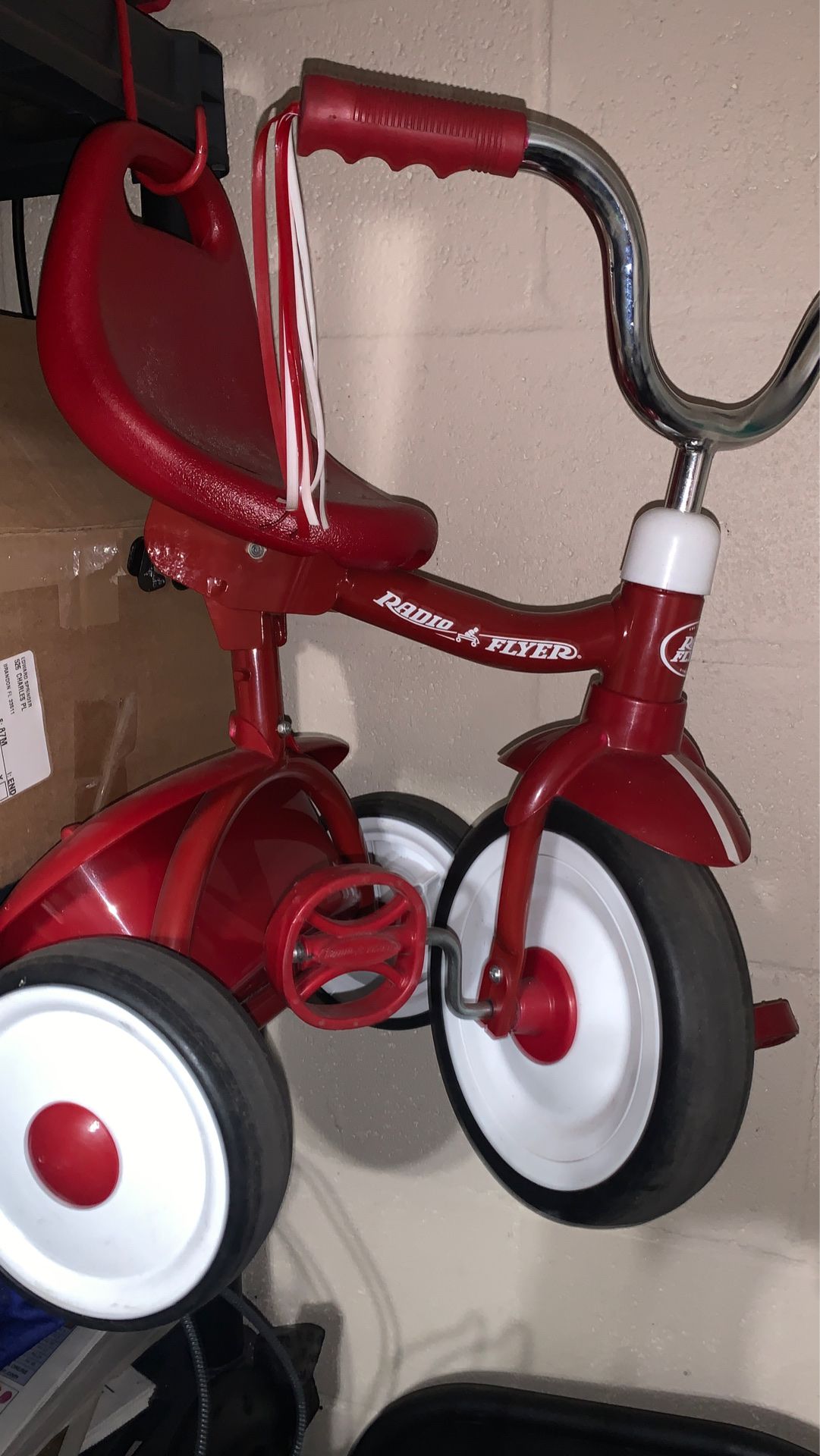 Radio flyer folding toddler tricycle