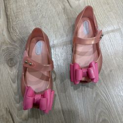 Mini Melissa’s little kid size 8