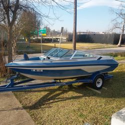 Boat  with  Trailer   -  Title  in  Hand   -   ( No Seats , No  Motor )  Everything  Inside  Needs Too  Be  Restore Project  Boat