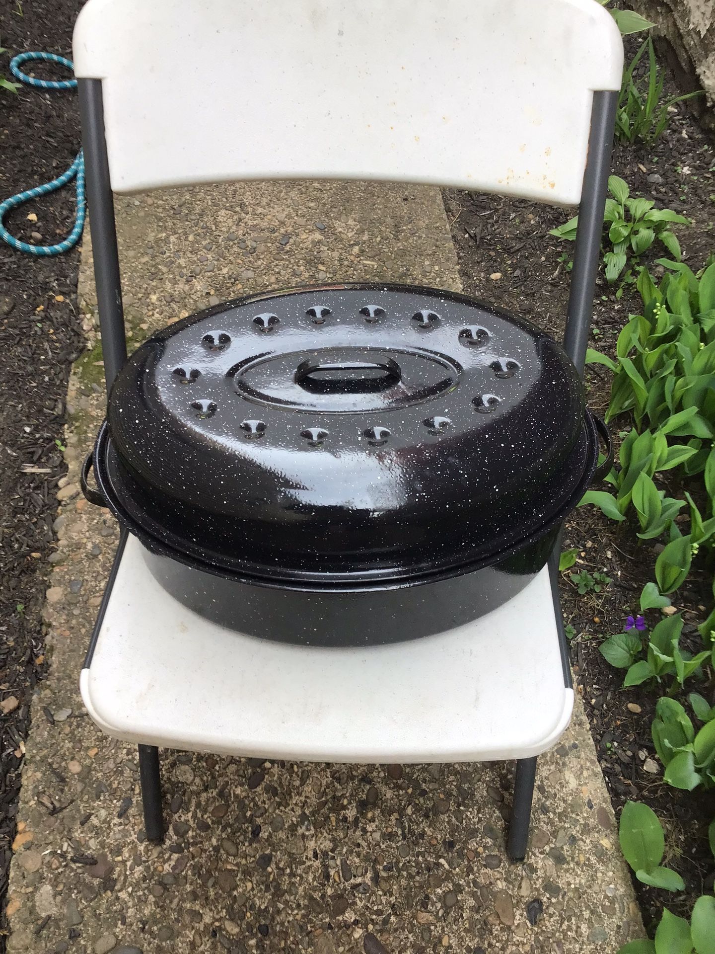 Roasting Pan and lid good condition used one time